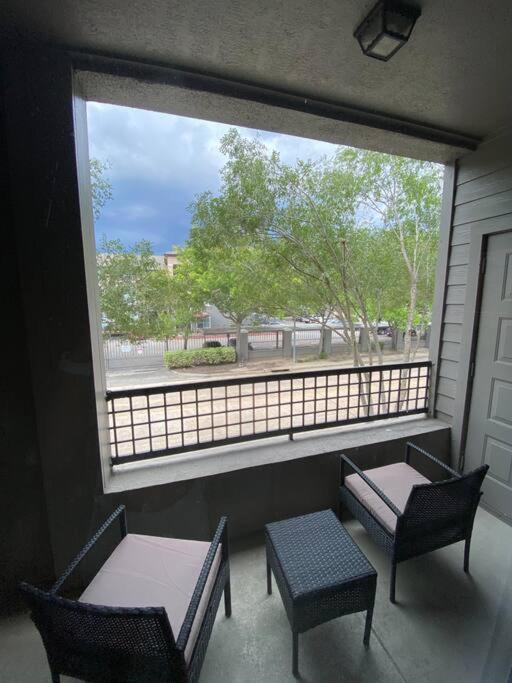 Your Warm Spacious Unit With Pool - Medical Center Х'юстон Екстер'єр фото